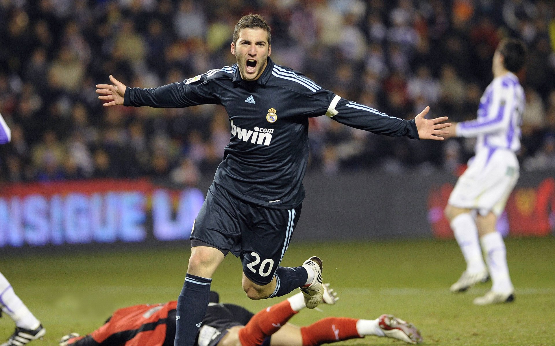 托里·哈斯克赛场风采尽显未来潜力，拖哈里斯